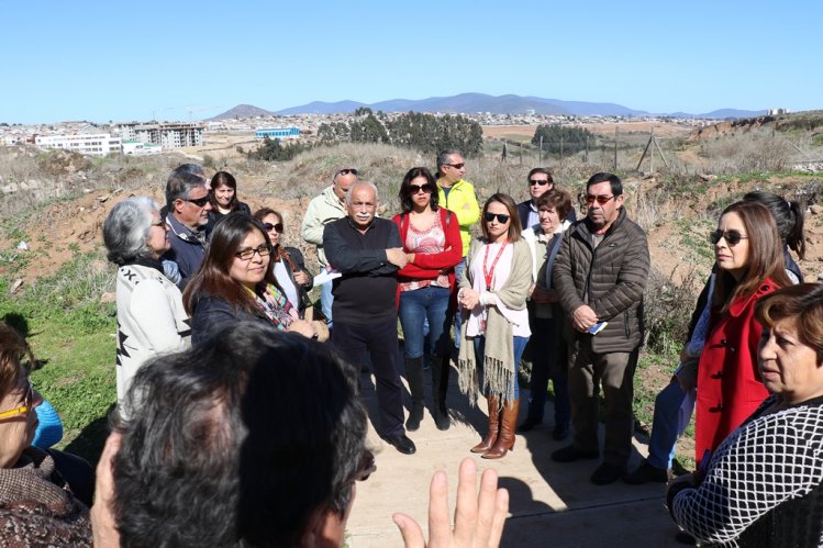 INTENDENTA Y ALCALDE DE LA SERENA SE REÚNEN CON VECINOS PARA MEJORAR ENTORNO Y SEGURIDAD EN SECTOR EL MILAGRO