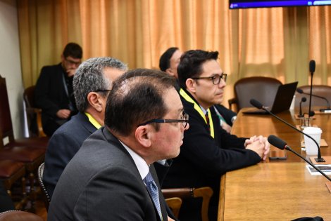 Gobernador Juliá presenta proyecto de reutilización de aguas servidas y desalinización ante el Congreso